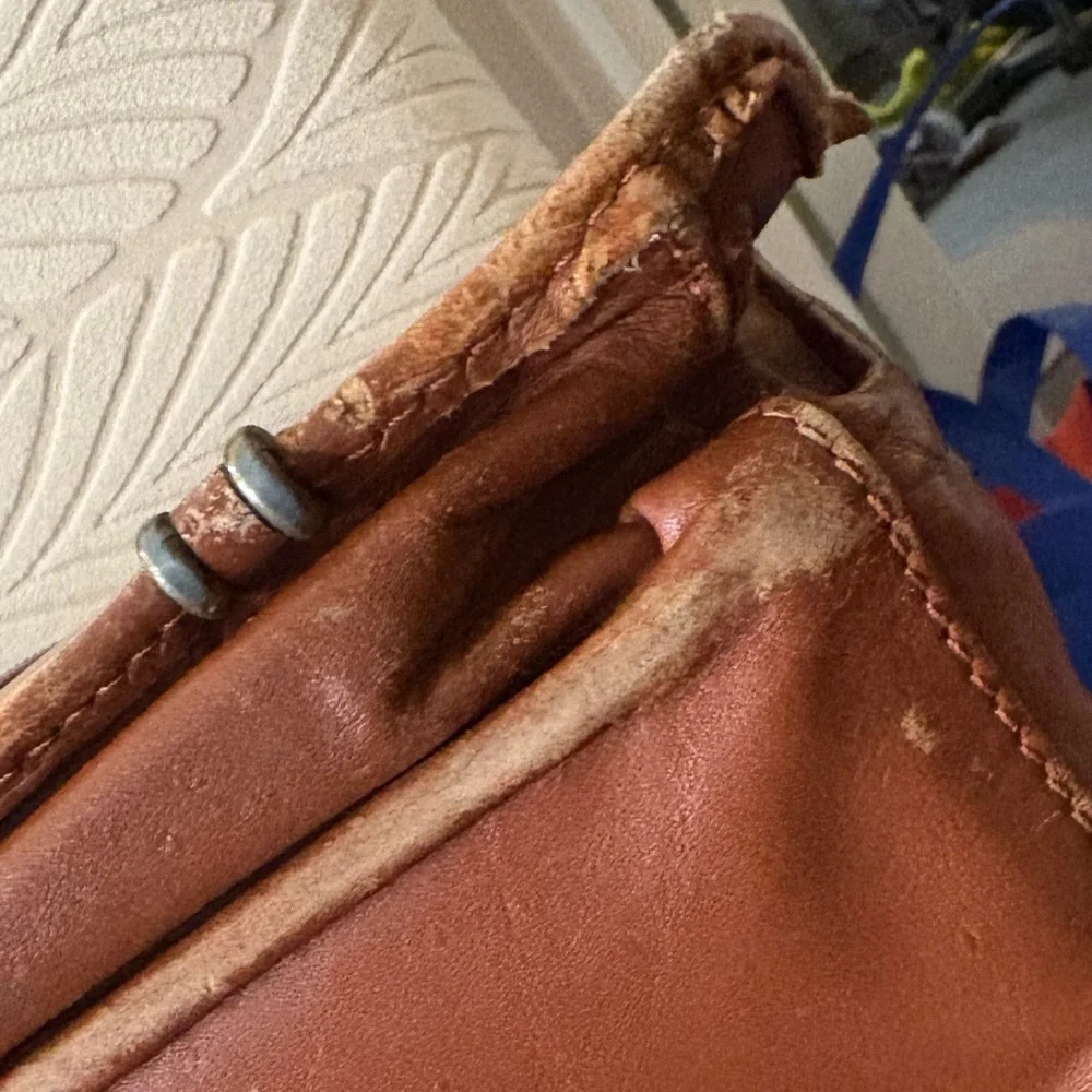 Bellino Vintage Tan Leather Briefcase